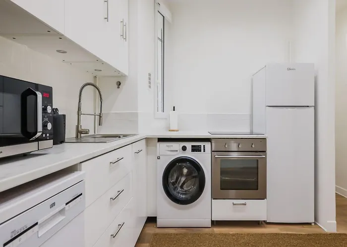 Charming Flat - 2bd 3p - Proche Batignolles 17eme شقة باريس